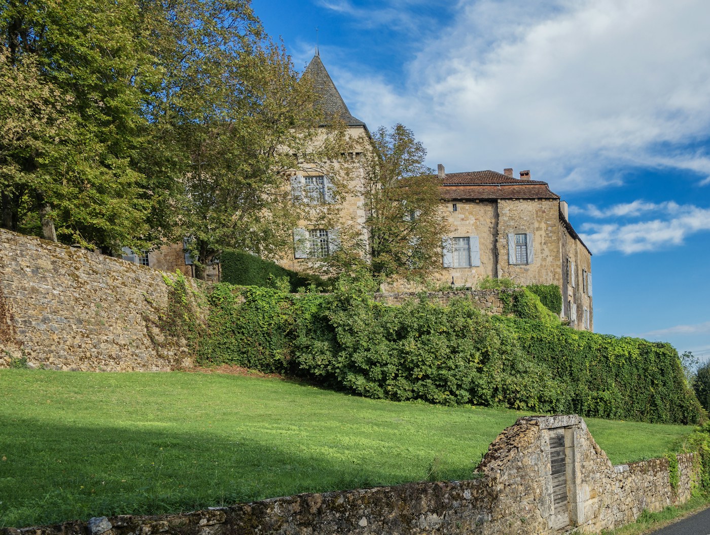 Maison en pierre avec jardin dans la vallée du Célé, dans le Lot